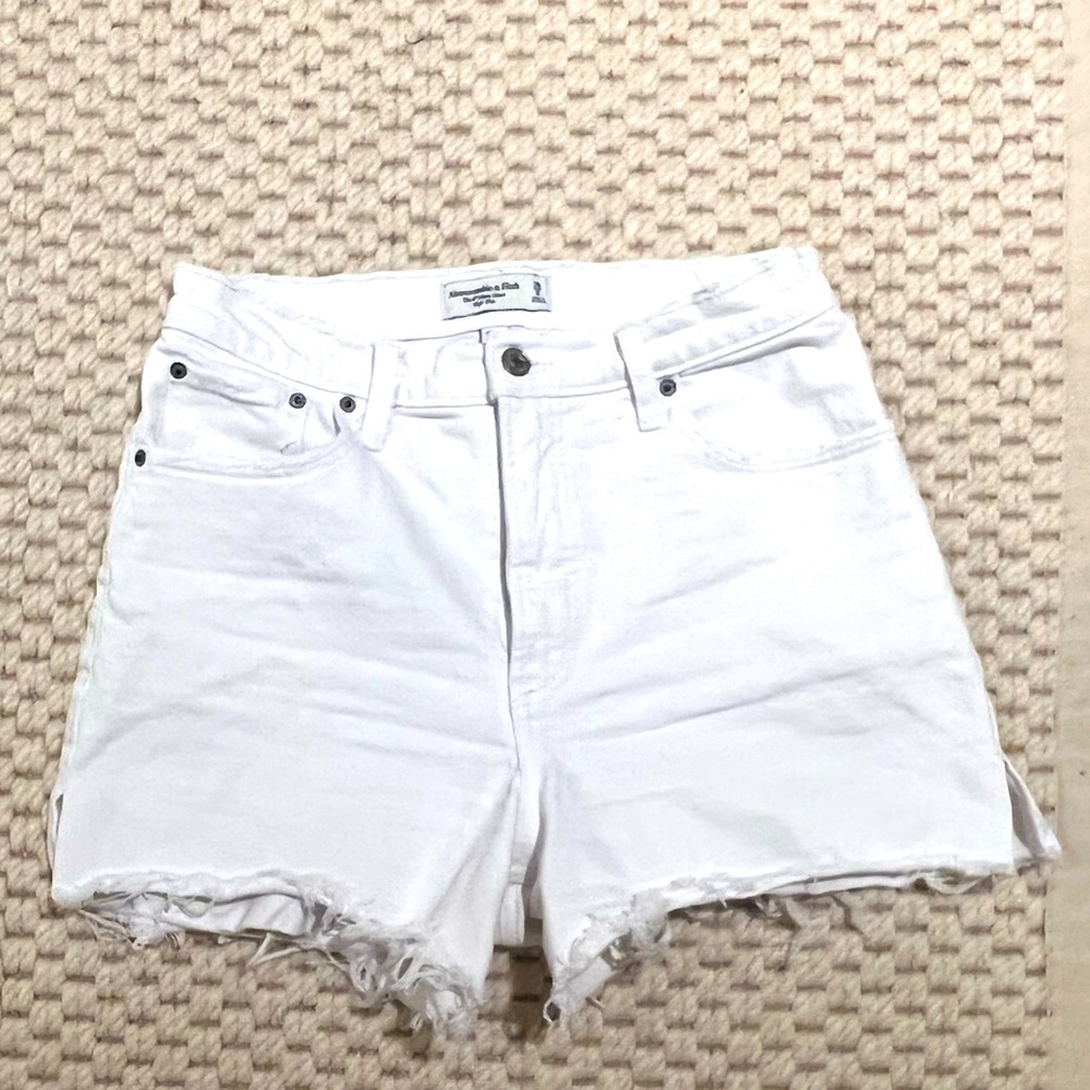abercrombie & fitch 4 inch mom shorts - high rise, curve love - white denim!